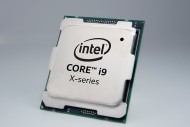 Иллюстрация к новости Intel выпустит 14-ядерный CPU с частотой до 5 ГГц и будет продавать его на аукционах