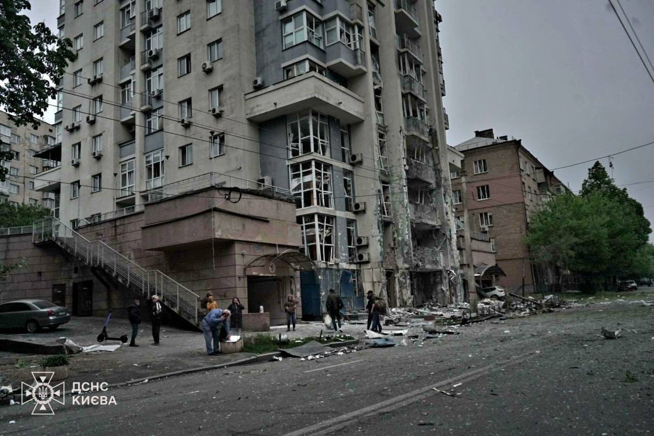 25 мая Россия атаковала город Киев. На город обрушились десятки беспилотников и ракет.