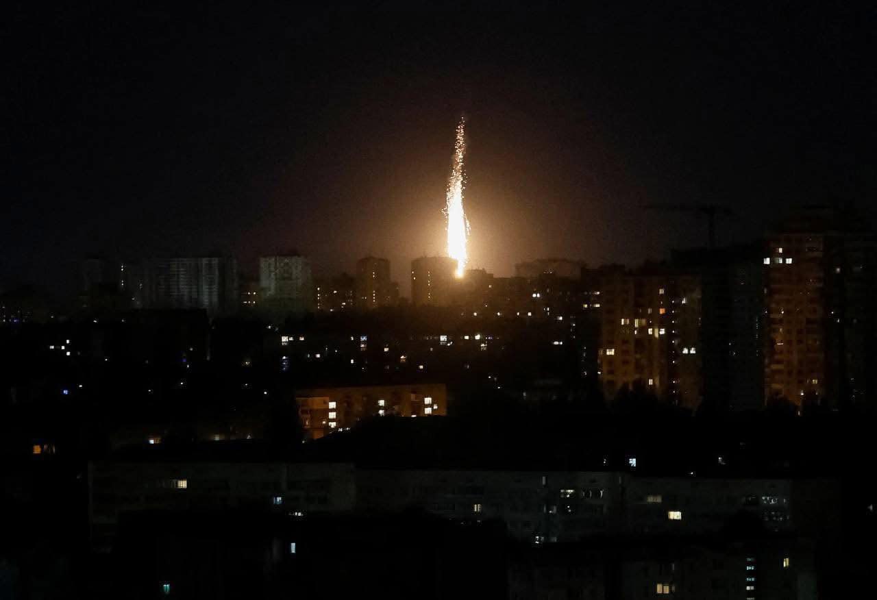Российские войска атаковали Киев ударными БПЛА и баллистикой в ночь на 24 мая.